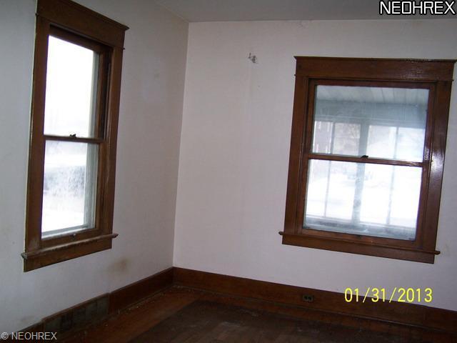 391 Elm St, Struthers, OH 44471 photo 6