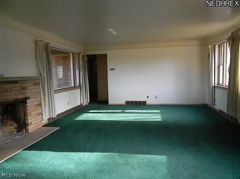 10379 Thwing Rd, Chardon, OH 44024 photo 3