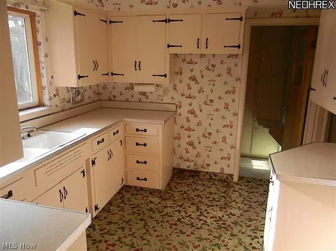 10379 Thwing Rd, Chardon, OH 44024 photo 5
