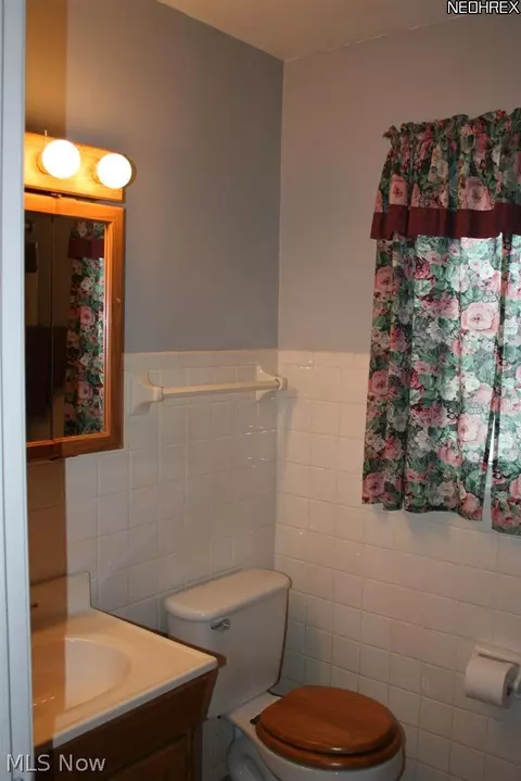 549 Eastern Heights Blvd, Elyria, OH 44035 photo 9
