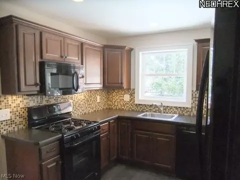 486 Avalon Ave, Akron, OH 44320 photo 6
