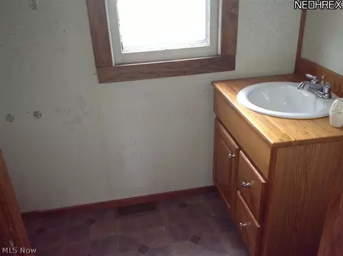 225 Mccarty Ave, Dennison, OH 44621 photo 6