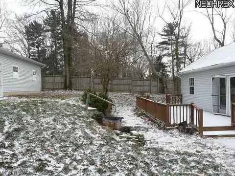 150 Charles Ct, Elyria, OH 44035 photo 3