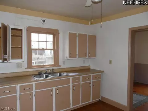 150 Charles Ct, Elyria, OH 44035 photo 7