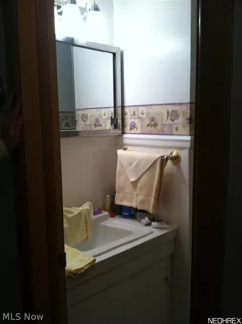 69 Robin Hood Dr, Youngstown, OH 44511 photo 9