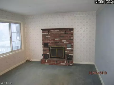 542 3rd St, Elyria, OH 44035 photo 2