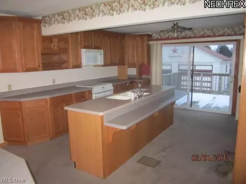 542 3rd St, Elyria, OH 44035 photo 3