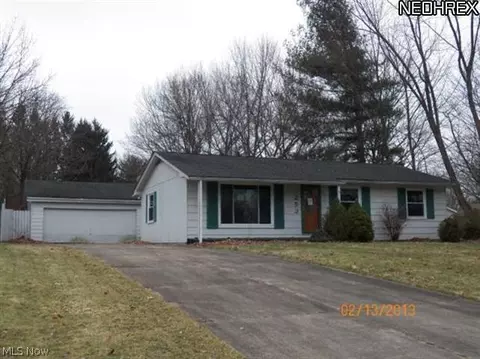 253 Thomas Ave, Munroe Falls, OH 44262 photo 2