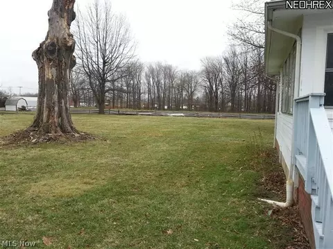 32312 Willowick Dr, Willowick, OH 44095 photo 3