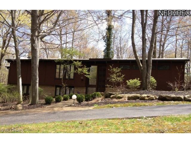 6877 Tanglewood Dr, Youngstown, OH 44512 photo 2