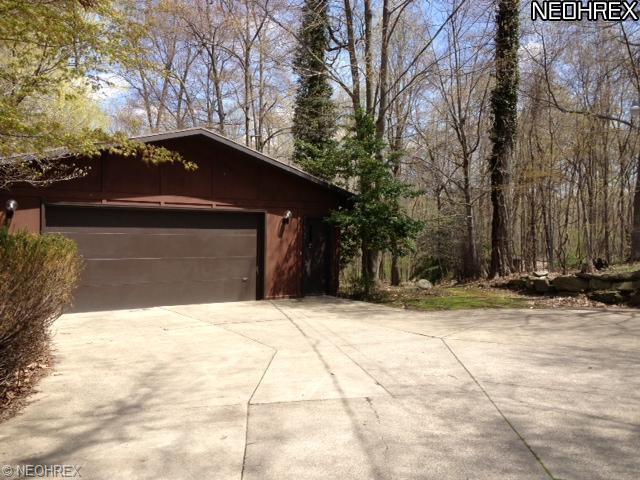 6877 Tanglewood Dr, Youngstown, OH 44512 photo 12