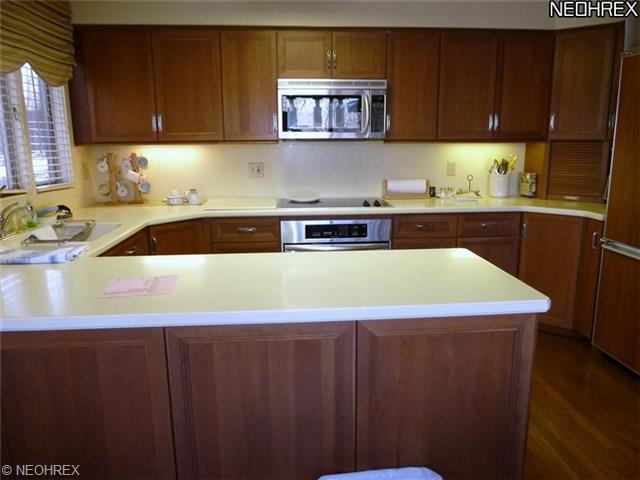 6877 Tanglewood Dr, Youngstown, OH 44512 photo 3