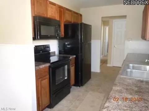 4812 Willowbrook Dr, Mentor, OH 44060 photo 4