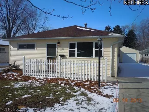 4812 Willowbrook Dr, Mentor, OH 44060 photo 1