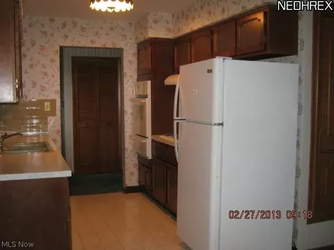 6071 Thunderbird Dr, Maple Heights, OH 44137 photo 2