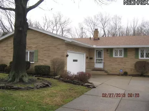 6071 Thunderbird Dr, Maple Heights, OH 44137 photo 1
