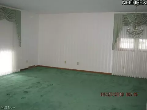 6071 Thunderbird Dr, Maple Heights, OH 44137 photo 3