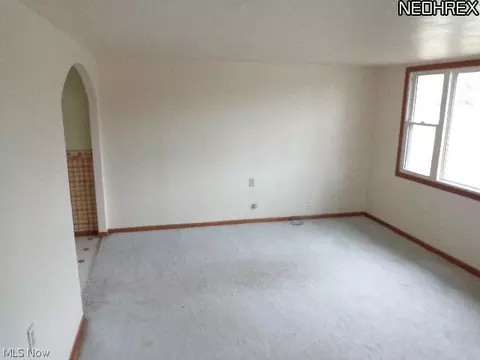 375 Wesley Ave, Elyria, OH 44035 photo 3