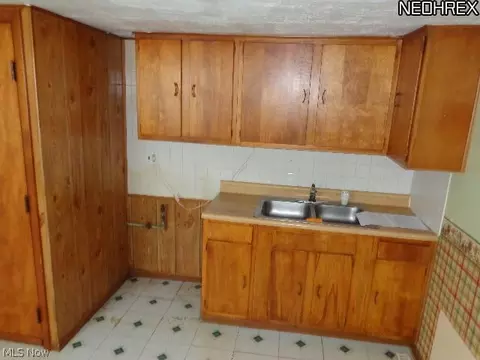 375 Wesley Ave, Elyria, OH 44035 photo 5
