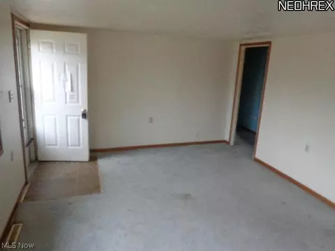 375 Wesley Ave, Elyria, OH 44035 photo 2