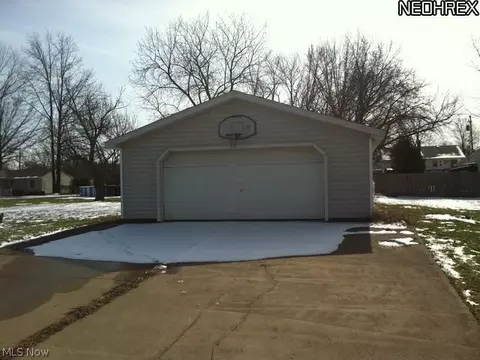 1124 E 17th St, Ashtabula, OH 44004 photo 6