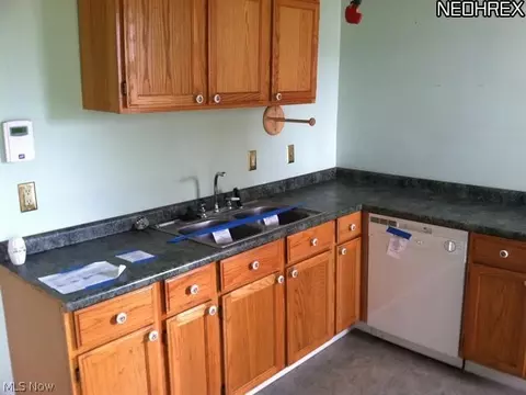 1124 E 17th St, Ashtabula, OH 44004 photo 8