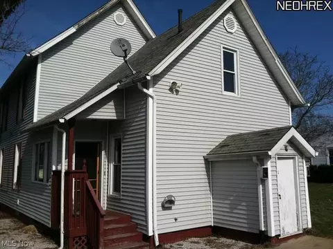 1124 E 17th St, Ashtabula, OH 44004 photo 5