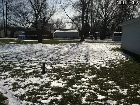 1124 E 17th St, Ashtabula, OH 44004 photo 4