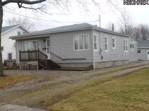 379 Wesley Ave, Elyria, OH 44035 photo 1