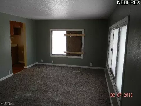 435 Morgan Ct, Lagrange, OH 44050 photo 4
