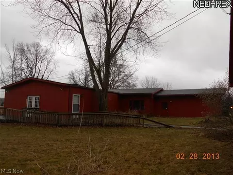 229 Pine St, Creston, OH 44217 photo 2