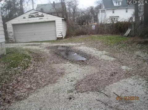 785 Work Dr, Akron, OH 44320 photo 2