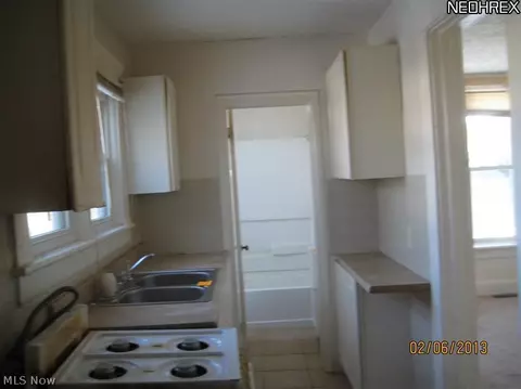 785 Work Dr, Akron, OH 44320 photo 4