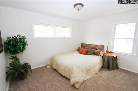 30616 Royalview Dr, Willowick, OH 44095 photo 9