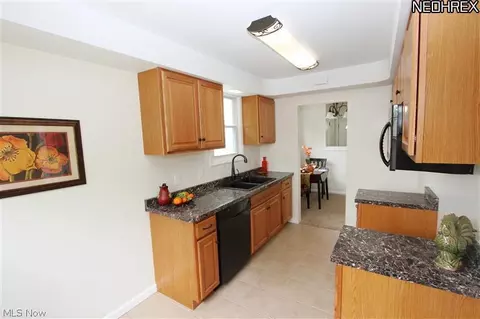 30616 Royalview Dr, Willowick, OH 44095 photo 8