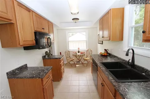 30616 Royalview Dr, Willowick, OH 44095 photo 6