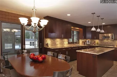 32560 Shadowbrook Dr, Solon, OH 44139 photo 4