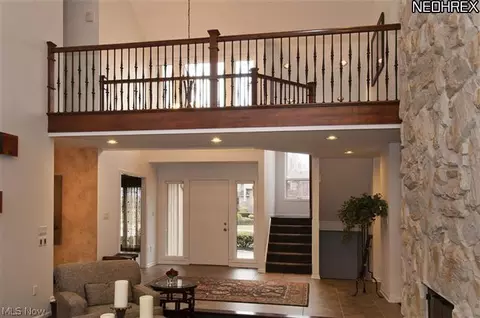 32560 Shadowbrook Dr, Solon, OH 44139 photo 2