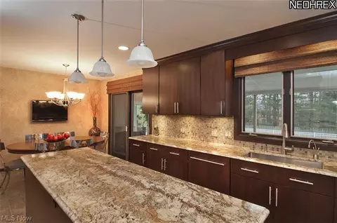 32560 Shadowbrook Dr, Solon, OH 44139 photo 5