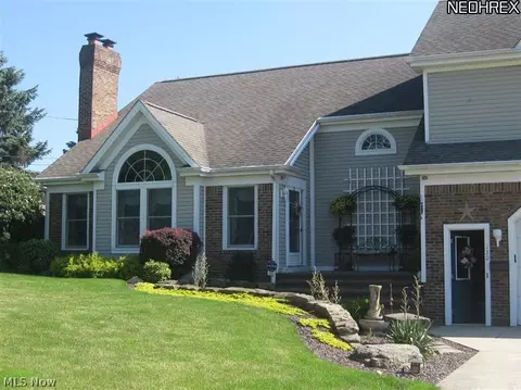 150 Rocky Ledge Dr, Struthers, OH 44471 photo 2