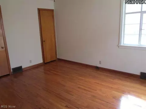 2100 Cramer Ave, Akron, OH 44312 photo 7