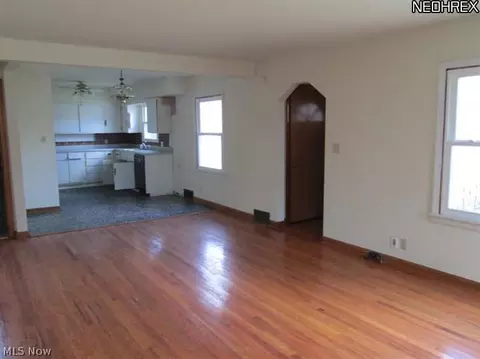 2100 Cramer Ave, Akron, OH 44312 photo 5