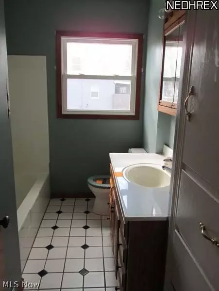 2100 Cramer Ave, Akron, OH 44312 photo 8