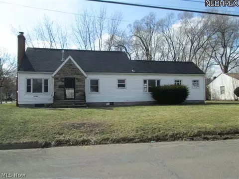 2100 Cramer Ave, Akron, OH 44312 photo 1