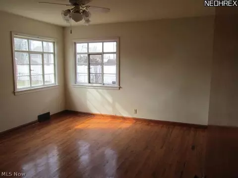2100 Cramer Ave, Akron, OH 44312 photo 6