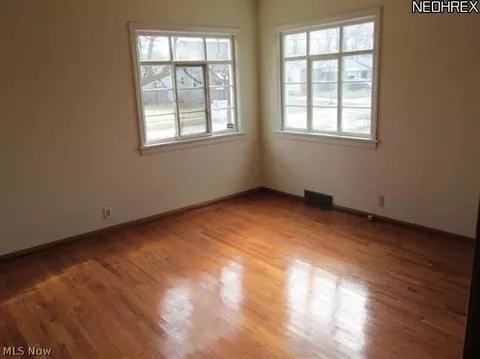 2100 Cramer Ave, Akron, OH 44312 photo 10
