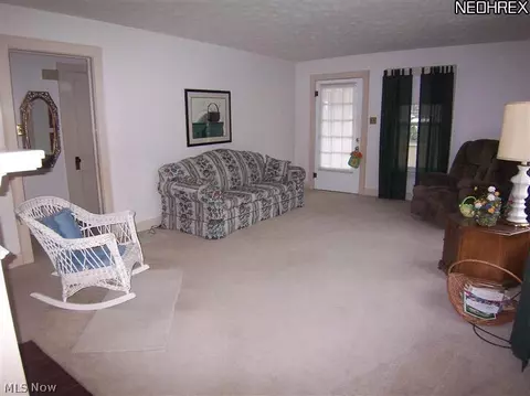 1202 Locust Dr, Ashtabula, OH 44004 photo 5