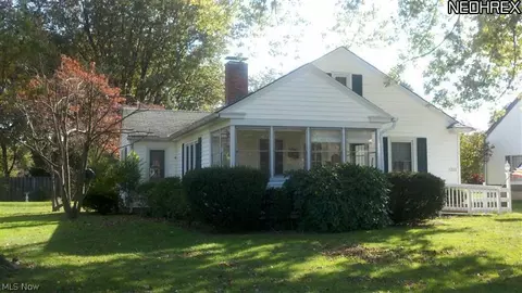 1202 Locust Dr, Ashtabula, OH 44004 photo 1