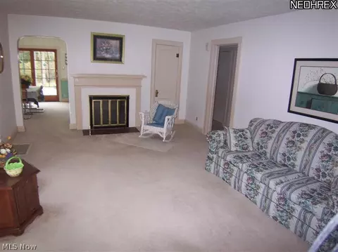 1202 Locust Dr, Ashtabula, OH 44004 photo 4