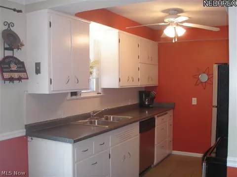 394 Clarmont Rd, Willowick, OH 44095 photo 10